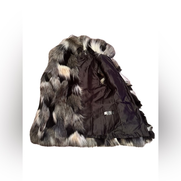WHITE HOUSE BLACK MARKET black white brown patchwork faux fur vest
Size XXS - Picture 3 of 8